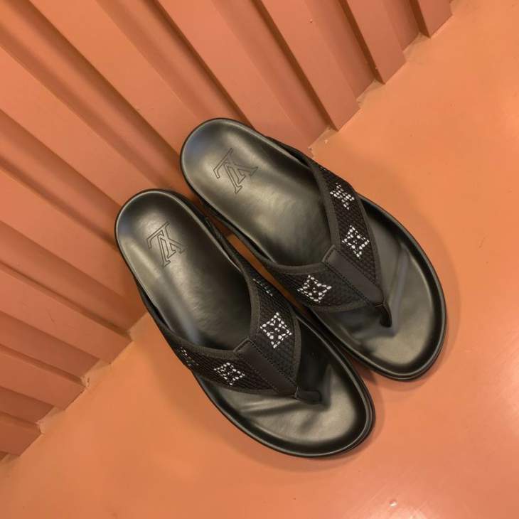 Picture of Louis Vuitton Slippers _SKULVsz38-44mnf04061357